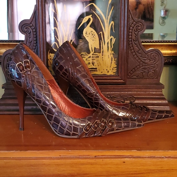 Heels - Picture 2 of 4